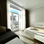 Salut Hotel