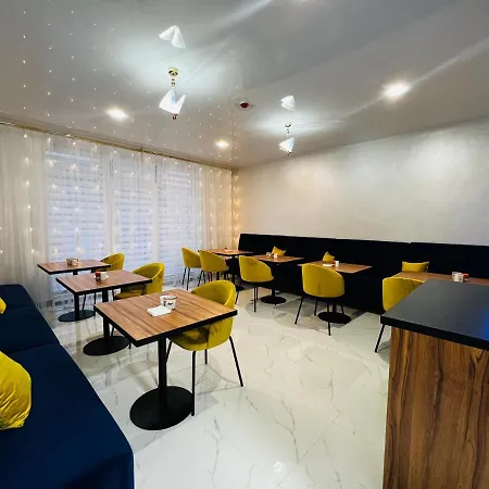 Hotel Salyut 4*