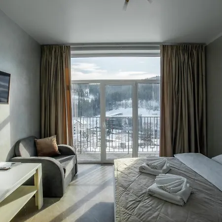 Salut Hotel