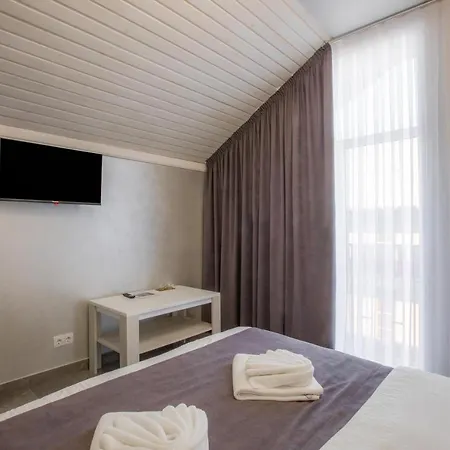 Salut Hotel Boekovel