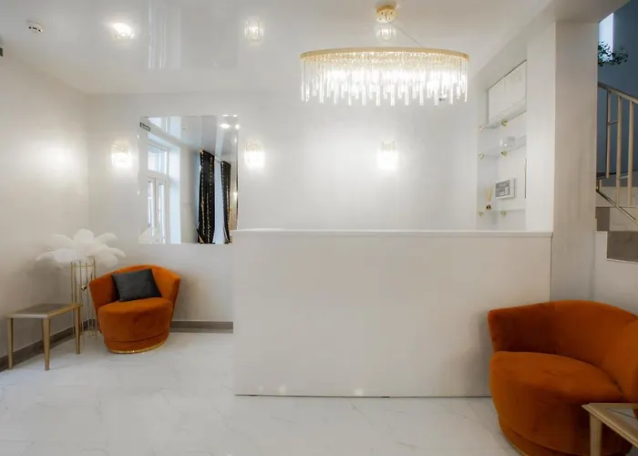 Salut Hotel