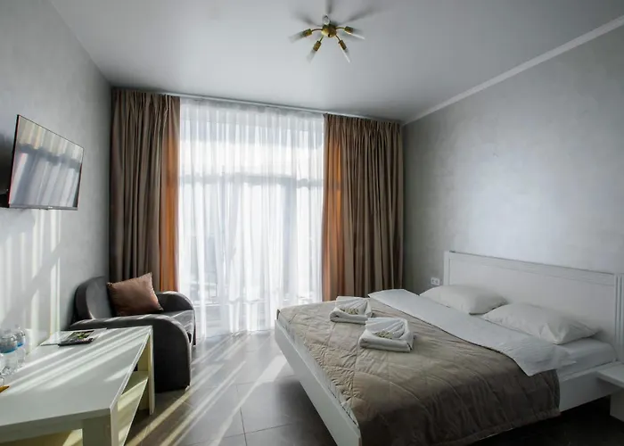 Salut Hotel